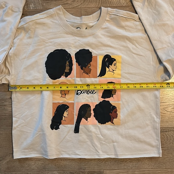 Barbie Squares Shades of Barbie Graphic Tan
Crew Neck Sweatshirt Size Large - Picture 5 of 6